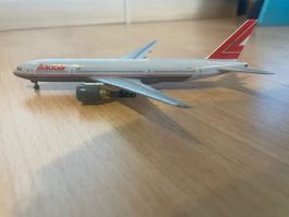 Modèle d’un 777-200 Lauda 1:400