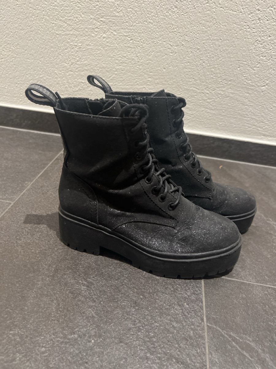 Scarpe da donna: Schwarze Stiefeletten, Gr. 37 – Usato da Schübelbach venduto da 18sunshine 2