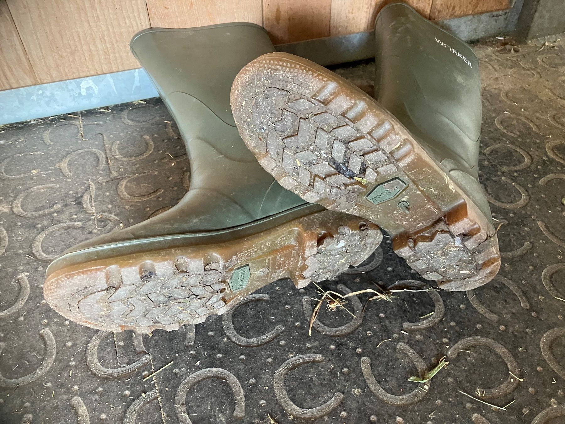 Scarpe da uomo: Arbeitskleidung Stall Stiefel Gr.42 – Usato da Bettwiesen venduto da Zustand57 2