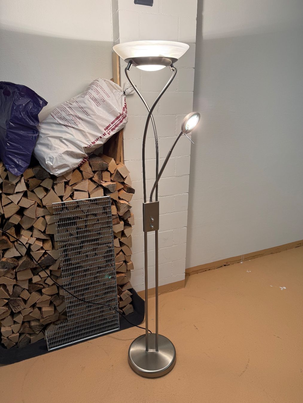 Lampade: Stehlampe – Usato da Schänis venduto da Sandro.86