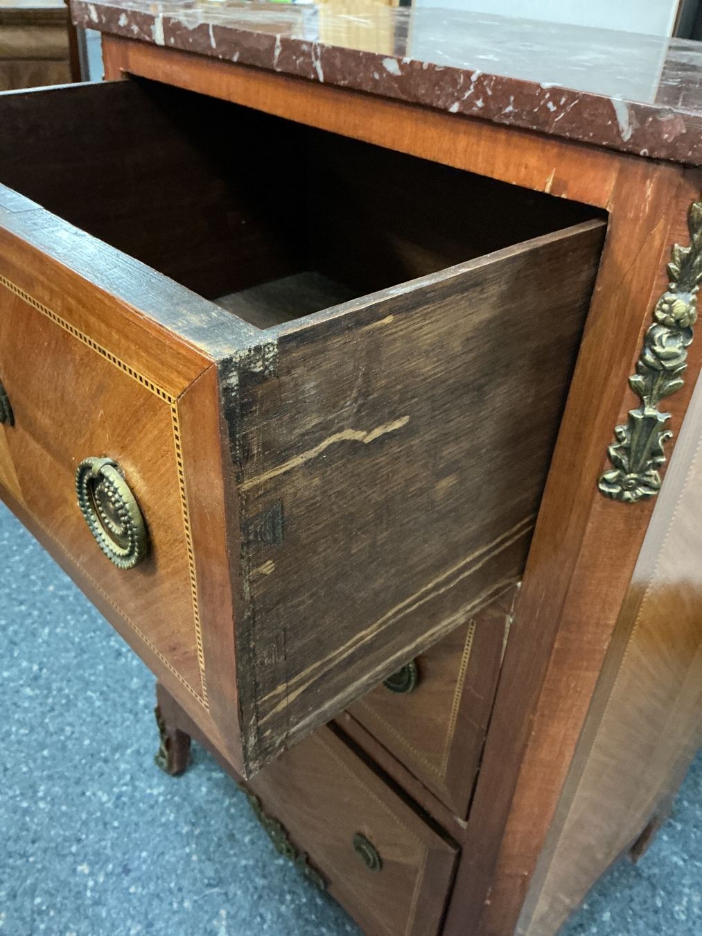 Cassettiere: Dekorative Kommode mit Marmor – Usato da Bern venduto da vielerart 3
