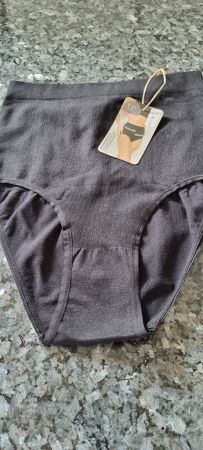 Damen Shapewear Slip Grösse M schwarz neu