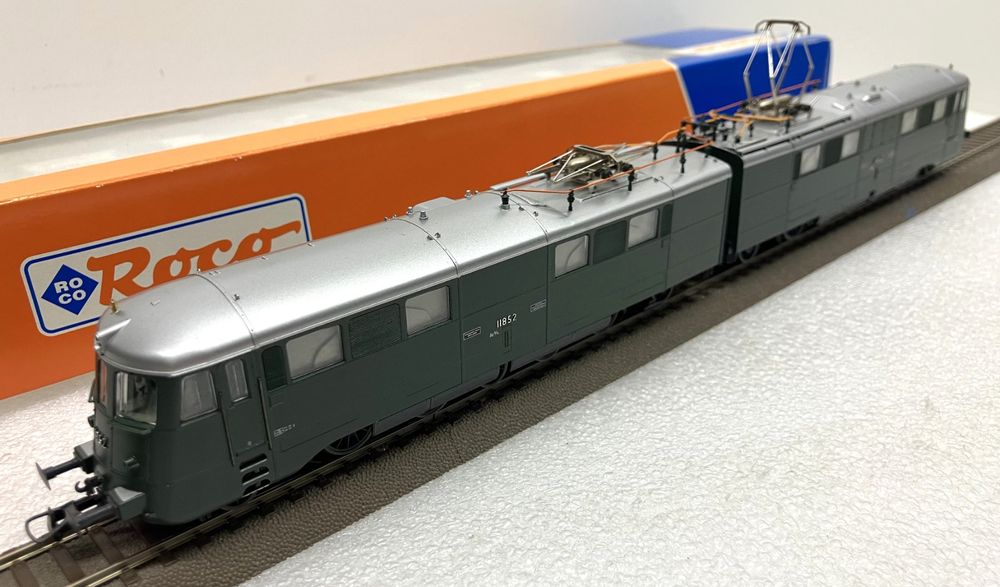 Roco Modelleisenbahnen: Roco 43770 H0= schöne Landi Doppel-Lok Ae 8/14 SBB 11852 – Neu (gemäss Beschreibung) aus Thun von retoolinoo