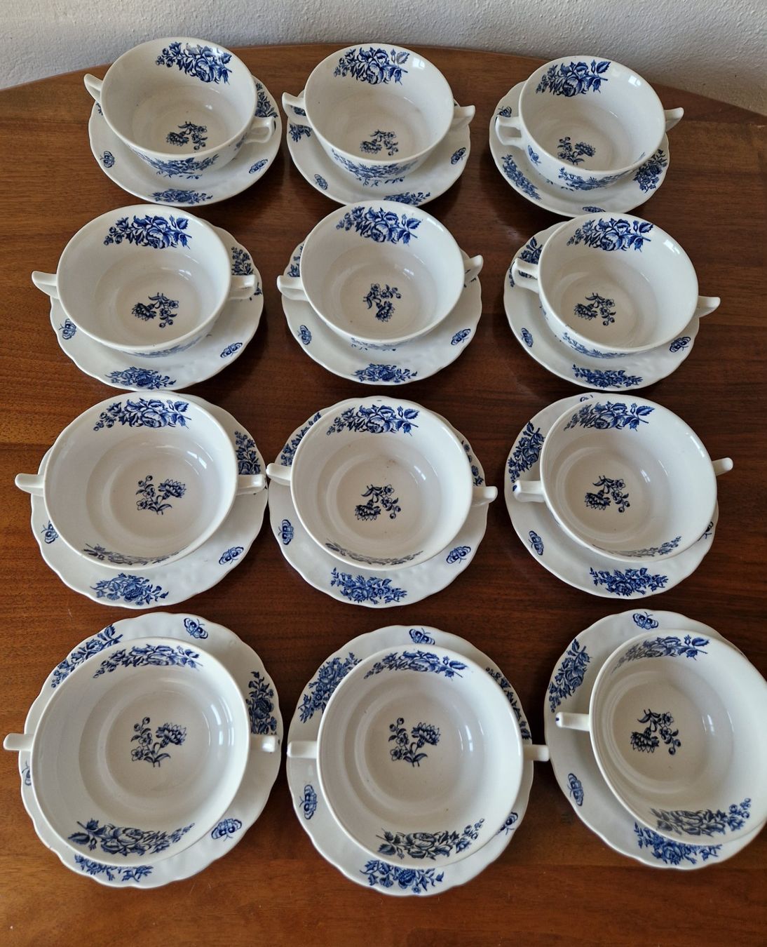 Set di piatti: 12 Suppentassen mit Unterteller /Peony  England – Nuovo (secondo la descrizione) da Bern venduto da Antikbatik