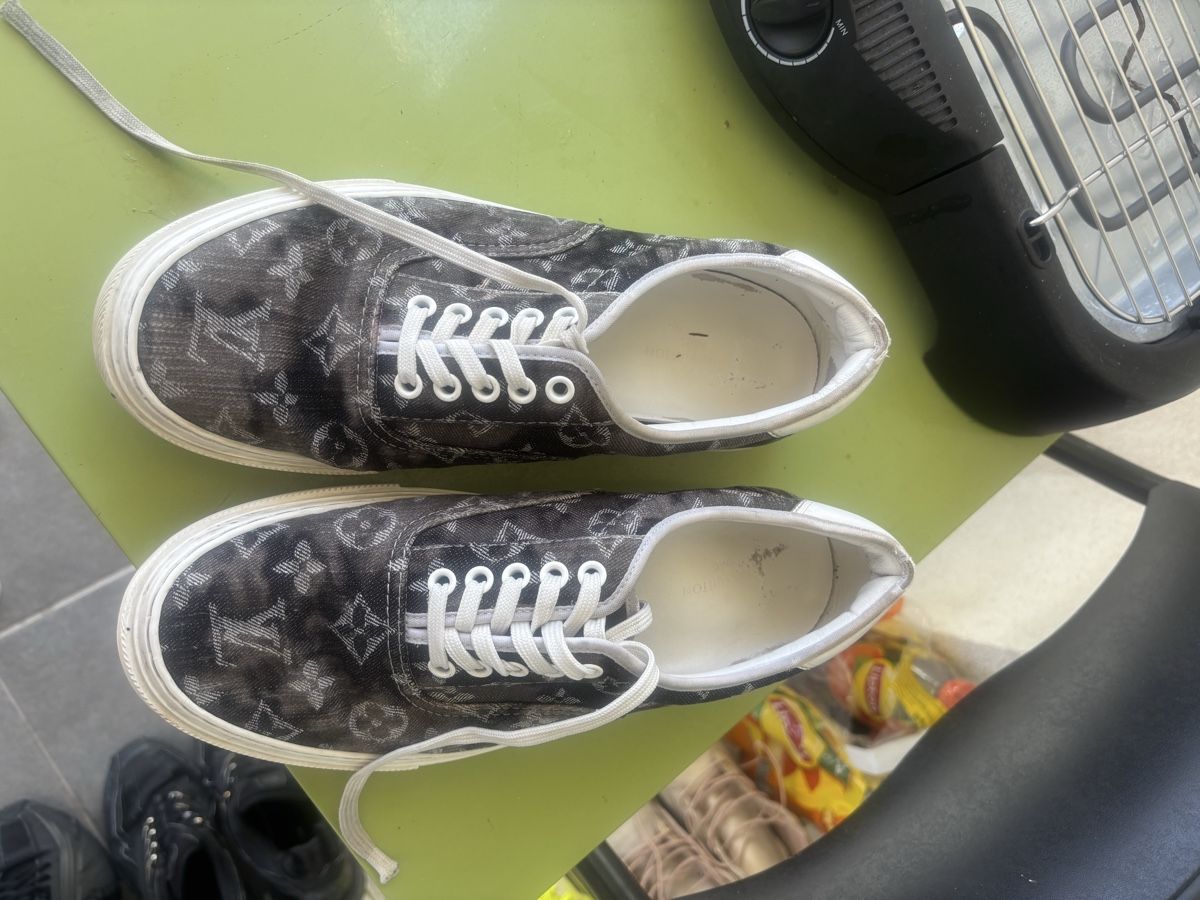 Louis Vuitton Herrenschuhe: Baskets Louis Vuitton monogramme toile taille 7  – Gebraucht aus Monthey von mon_sgm8