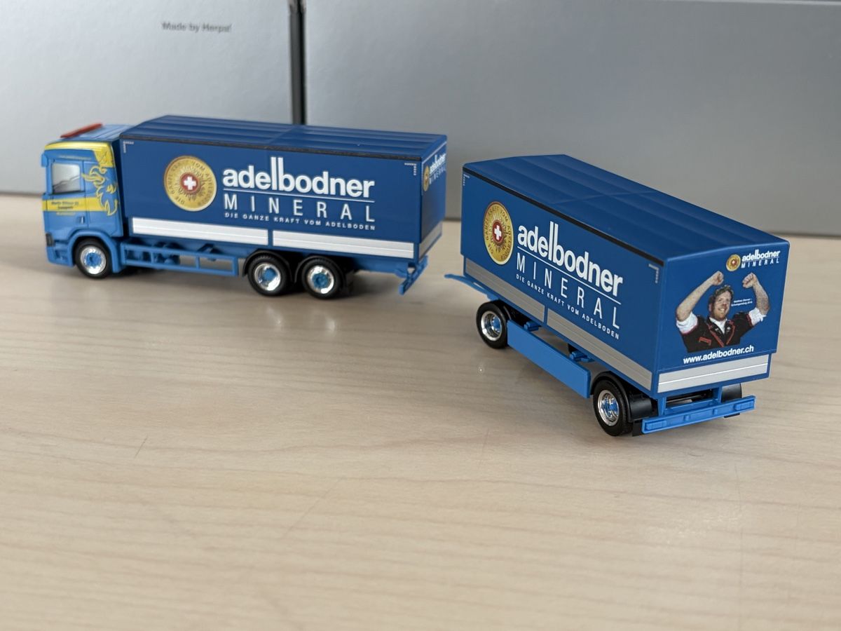 Herpa Modellini d'auto: Scania CR20 Wittwer Adelbodner – Nuovo e nell'imballaggio originale da Felben-Wellhausen venduto da Mobil01 1