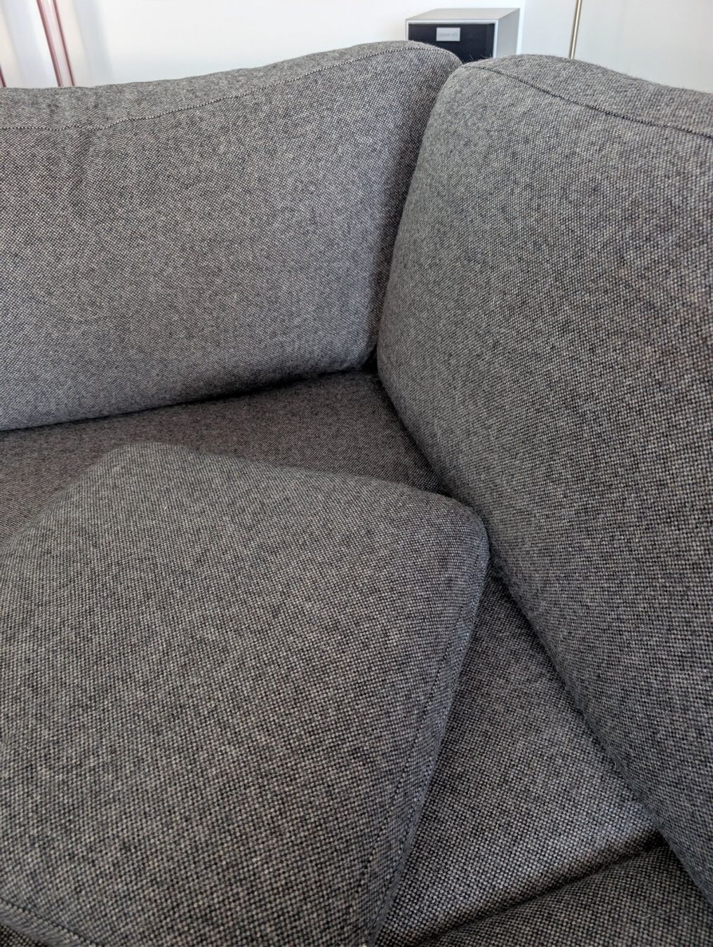 Livique Sofas: Ecksofa rechts graumelierter Stoff – Gebraucht aus Wetzikon ZH von Wiesenmeier 4