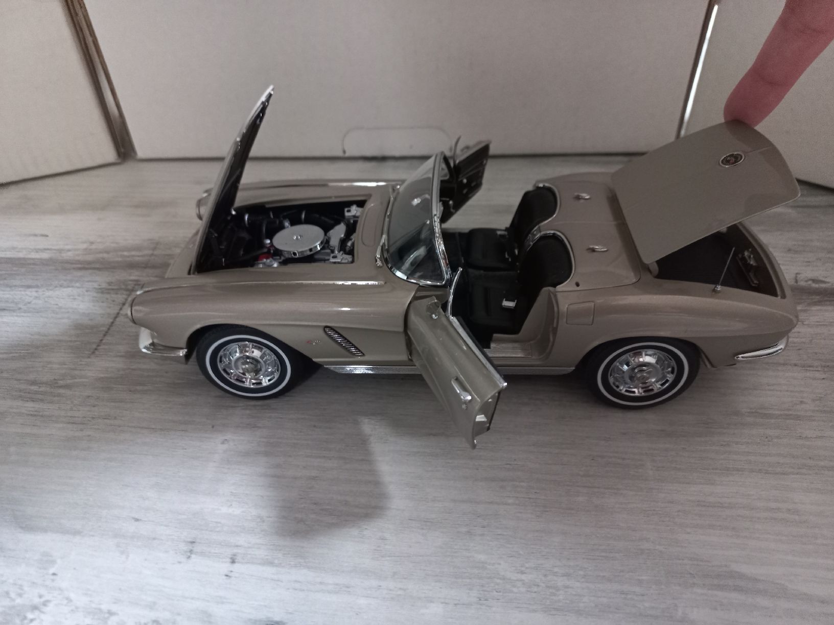 Autoart Modellini d'auto: Chevrolet Corvette C2 1/18 Autoart – Usato da Attalens venduto da remy_s00 5