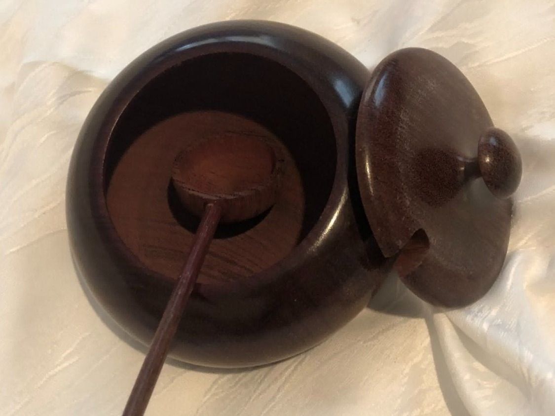 Articoli in legno: Holzschale mit Deckel und Holzlöffel – Usato da Zürich venduto da dojoal64 1