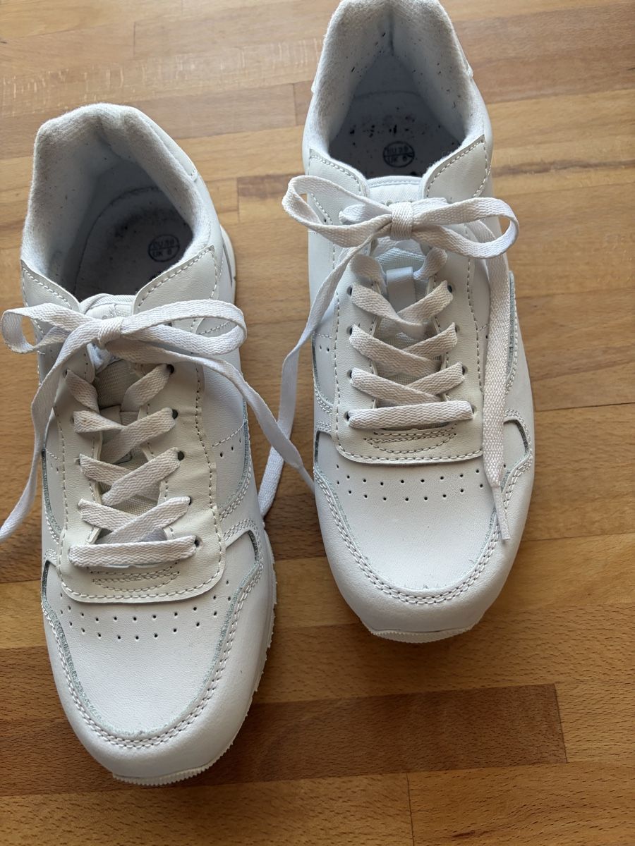 Scarpe da donna: Sneaker von Bütting 39 – Nuovo (secondo la descrizione) da Innertkirchen venduto da Huda2