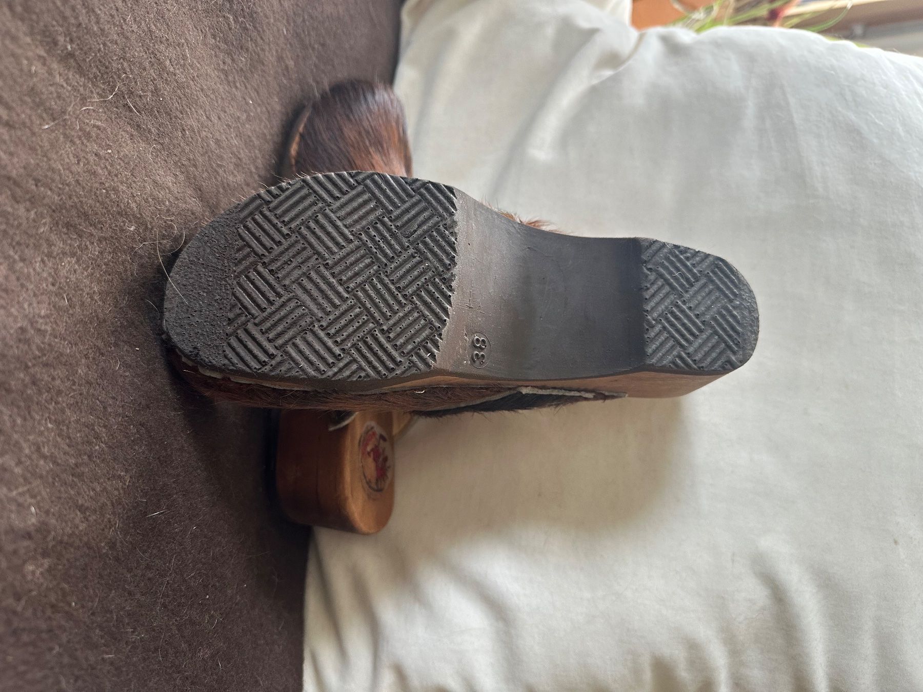 Scarpe da uomo: Woody Clogs mit Kuhfell, Grösse 38 – Nuovo (secondo la descrizione) da Samedan venduto da Enle 1