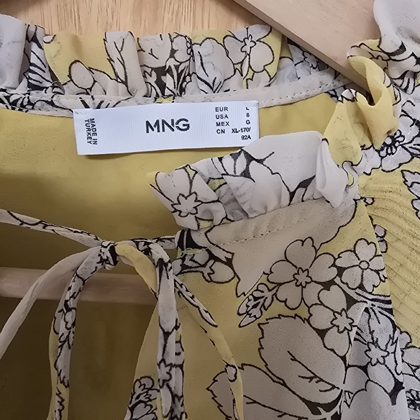Camicette: MNG Sommer Bluse, Grösse L, gelb mit Blumenmuster – Nuovo (secondo la descrizione) da Zwingen venduto da Geip 2