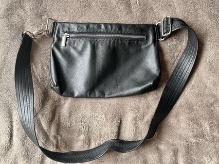 Klein Basel Ledertasche, Schwarz – Top Zustand!