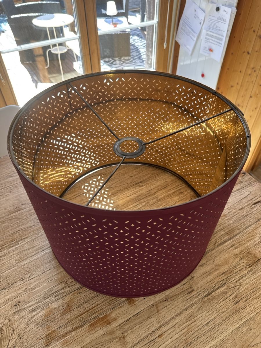 Ikea Paralumi: Lila Lampenschirm mit Muster, Ikea – Usato da Oberdorf NW venduto da Voci