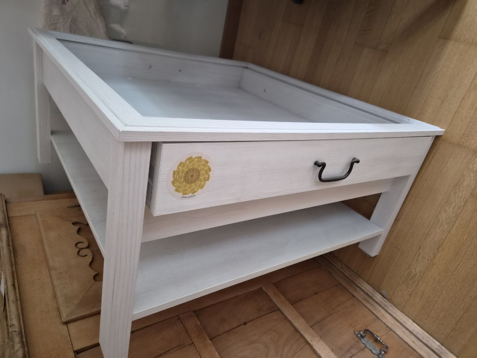 Tavoli: Wohnzimmer-Tisch mit Glasscheibe + Schublade – Usato da Chur venduto da claudia_c_chur 1