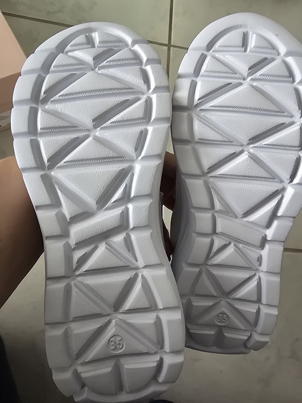 Scarpe per ragazze: Turnschuhe NEU – Nuovo e nell'imballaggio originale da Lostorf venduto da Venice16 1