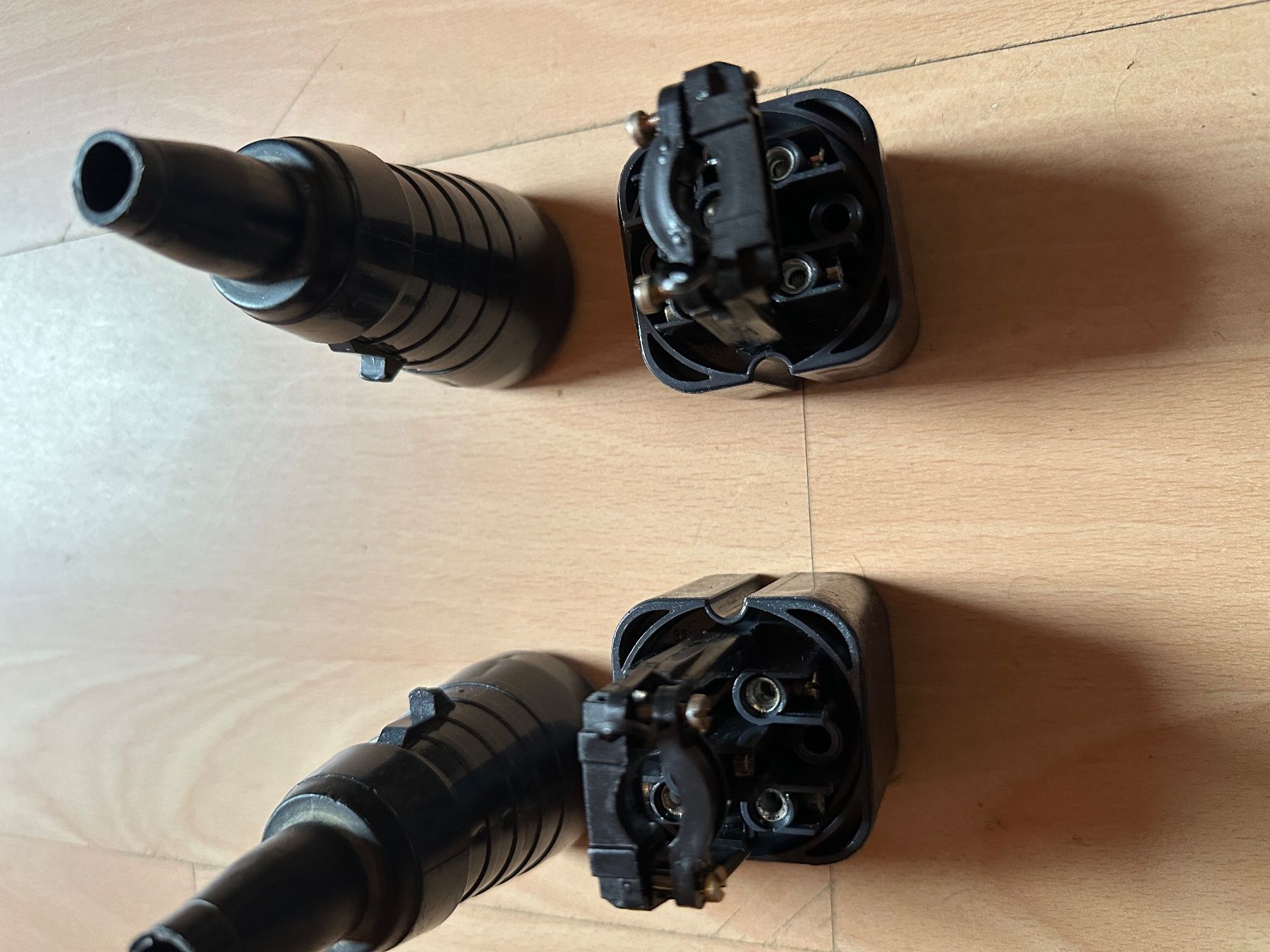 Spine: Stecker J15 5 polig  2.Stück – Usato da Huttwil venduto da Bolpa 5