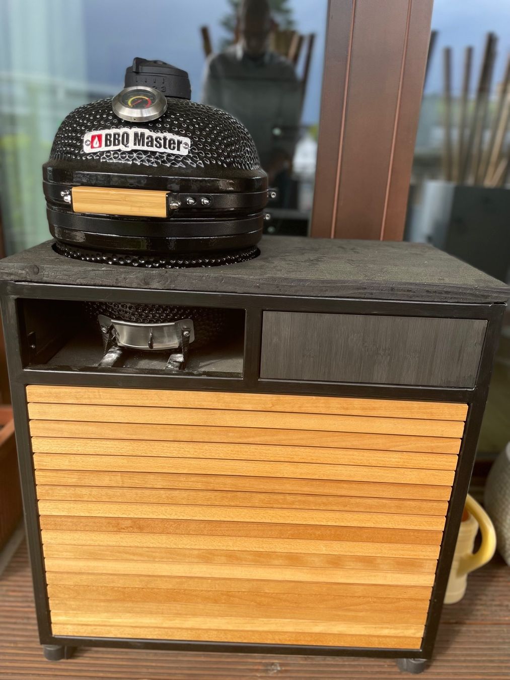 Griglie: BBQ-Master Keramik-Grill mit Untergestell – Usato da Niederglatt ZH venduto da Sementina
