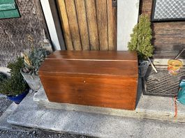 Schöne alte Holztruhe
