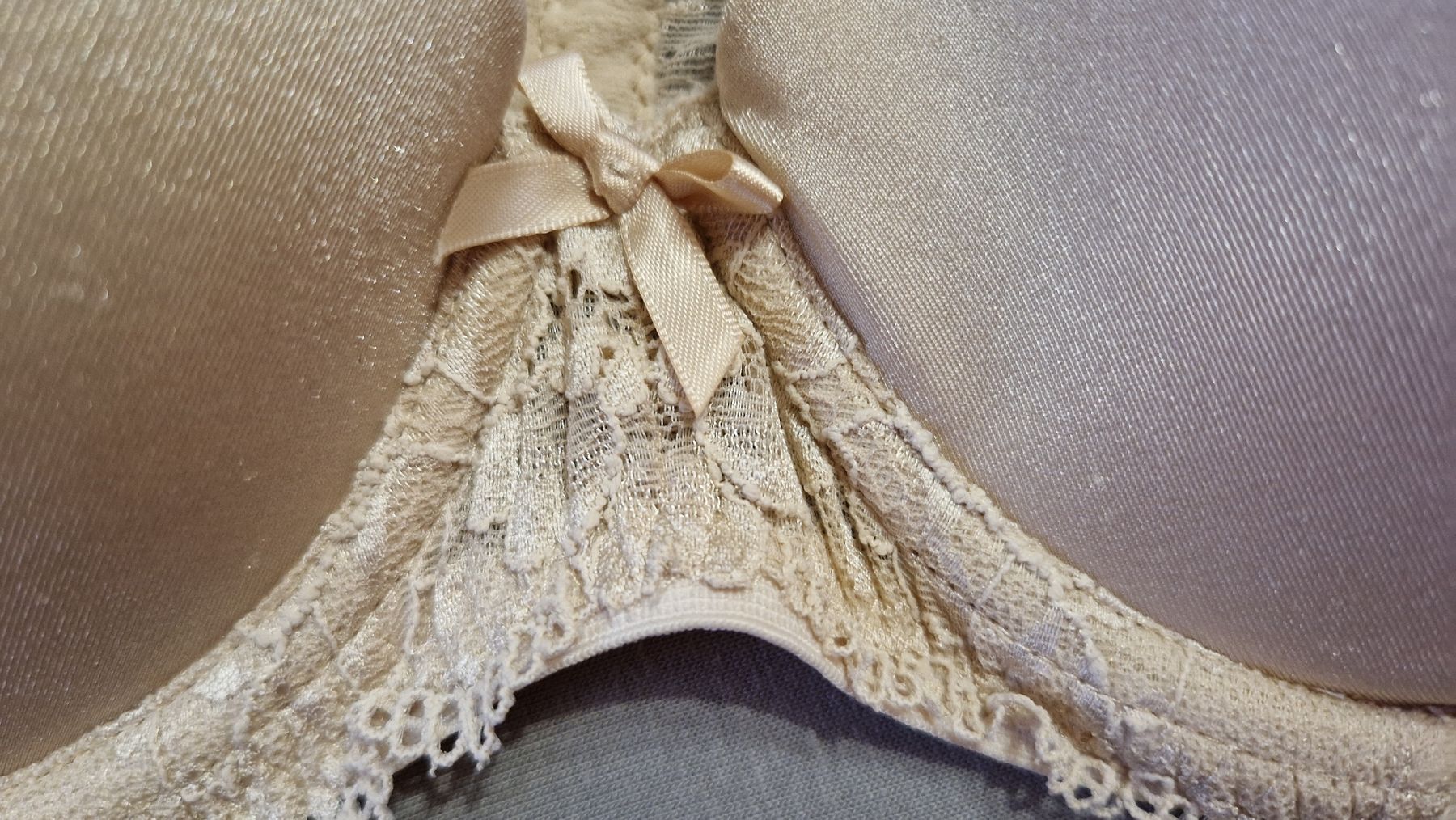 H&M Altra biancheria intima: BH H&M mit Spitze, beige, Grösse 80D  – Nuovo (secondo la descrizione) da Oberengstringen venduto da Sheera7 1