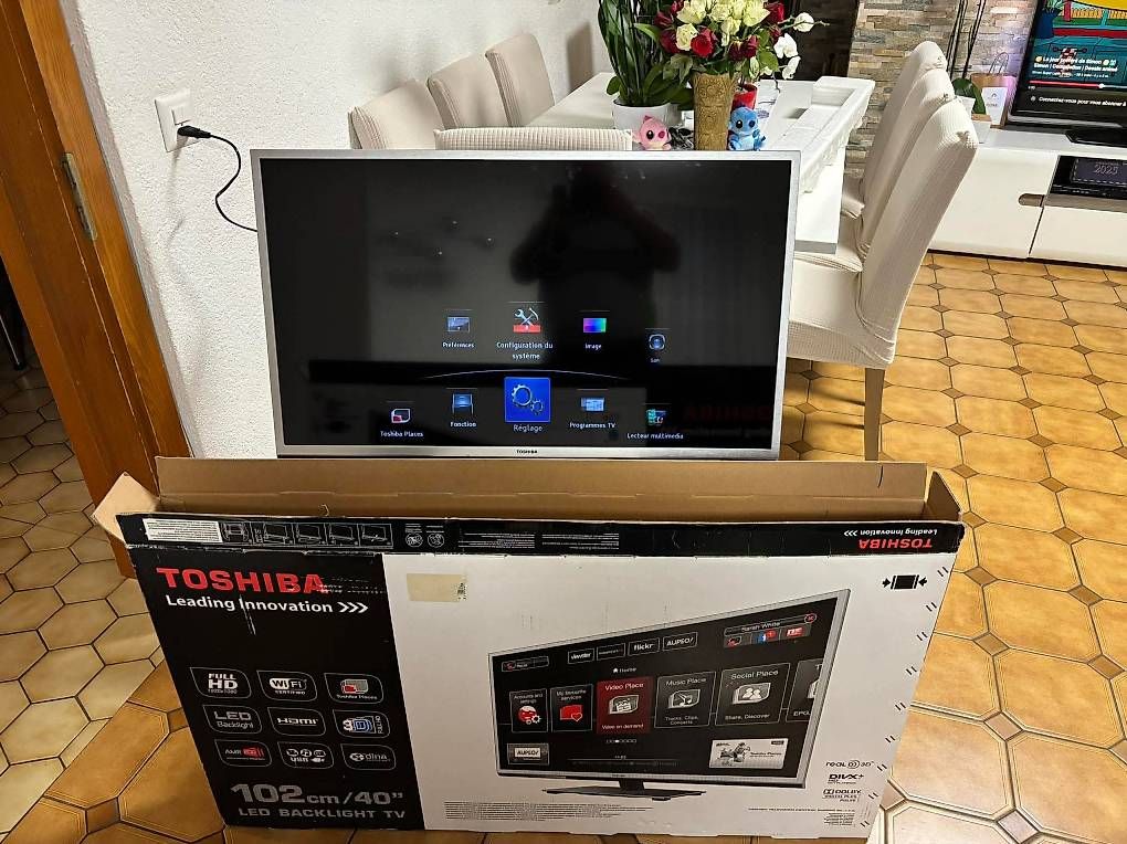 Toshiba Televisori: Télé Toshiba 40" LED Full HD sans support – Usato da Monthey venduto da darkmine 3