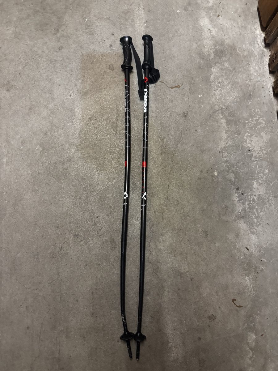 Völkl Bâtons de ski: Völkl Ski Poles, Black – D'occasion à Zürich par forestF4iry
