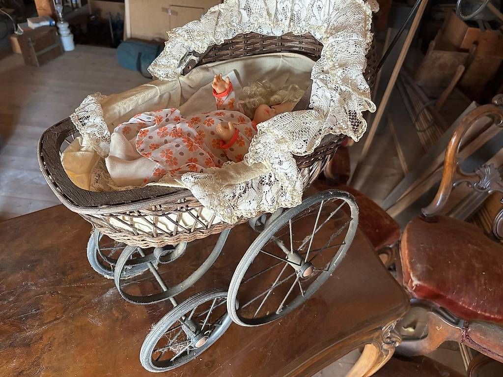 Carrozzine per bambole: Puppenkinderwagen – Usato da Sarmenstorf venduto da Sanbartolomeo 3