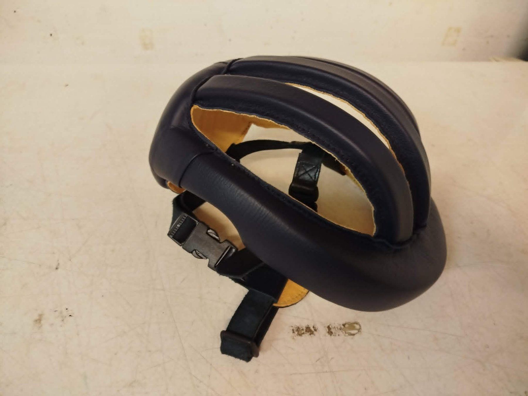 Schutz & Schoner: Casques de protection – Gebraucht aus La Chaux-de-Fonds von Emmaus2300CDF 1
