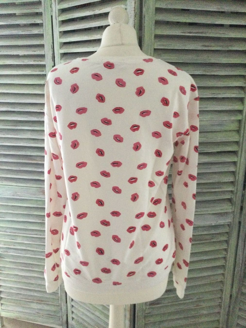 Pulls & Sweat-shirts: Pull blanc motifs bouche & broderies, taille M – Neuf (Voir description) à Agiez par chouchanelle 4