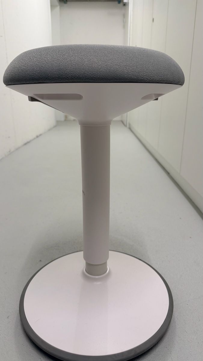 Sedus Hocker: Sedus se:fit ergonomischer Stehhocker / Aktivhocker  – Neu (gemäss Beschreibung) aus Wollerau von RaffaeleBiagio
