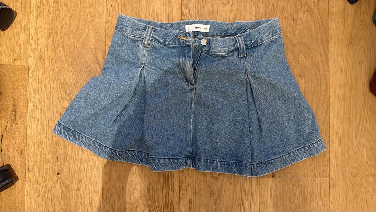 Mango Gonne: Mango denim mini skirt, size M, perfect for summer! – Nuovo (secondo la descrizione) da St-Gingolph venduto da Ynatka