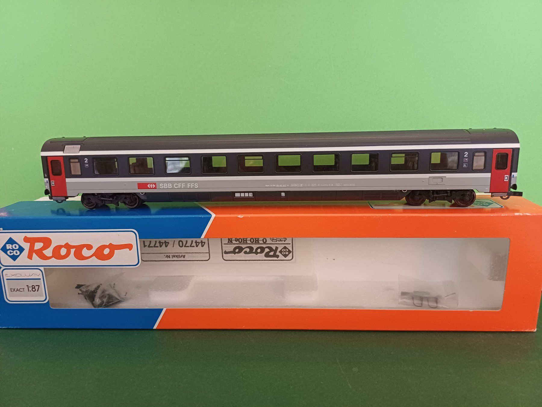 Roco Modellini di ferrovie: Roco 2. Klasse EC-Grossraumwagen der SBB – Usato da Bassersdorf venduto da darki77