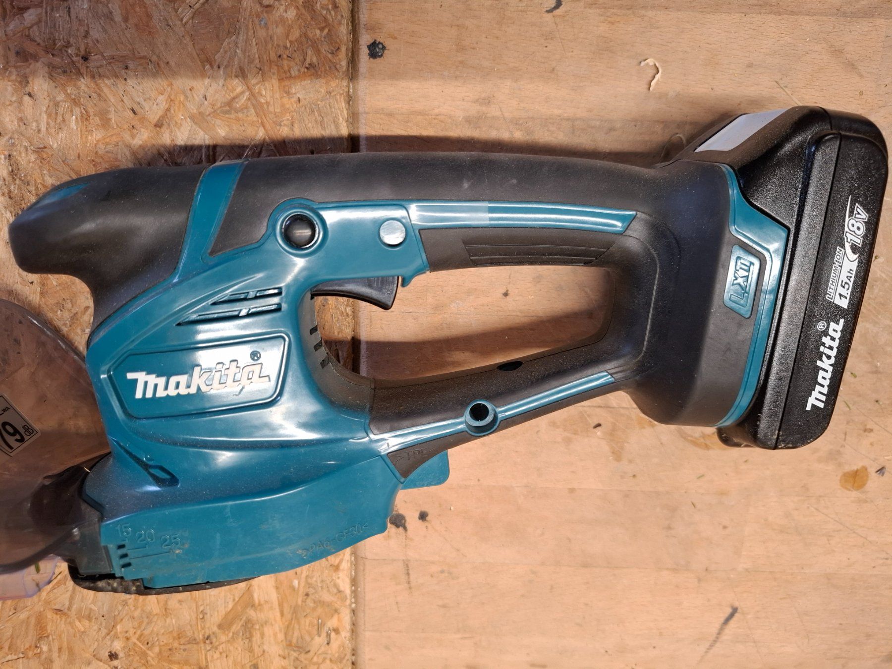 Makita Alle Werkzeuge: Akku-Grasschere 18V DUM111 – Gebraucht aus Steg im Tösstal von LARO14 2
