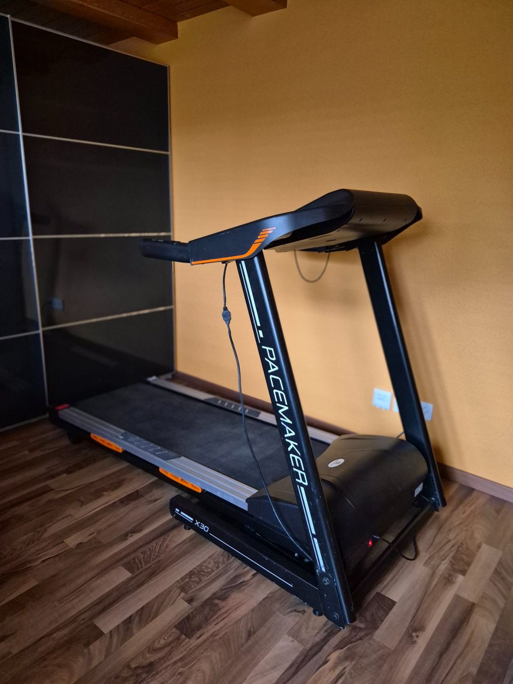 Hometrainer: Pacemaker X30 - massives Laufband - bis 12km/h – Gebraucht aus Henau von Telchin