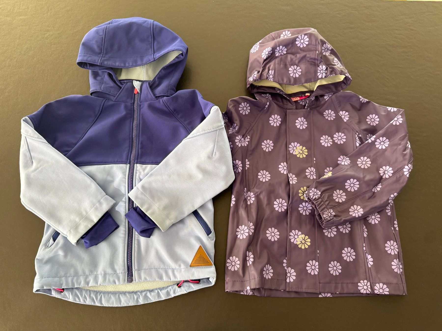 Ensembles coordonnés: Mädchen Regenjacke + Softshell/Fleece Jacke Gr. 110 – D'occasion à Zollikon par Krenapf