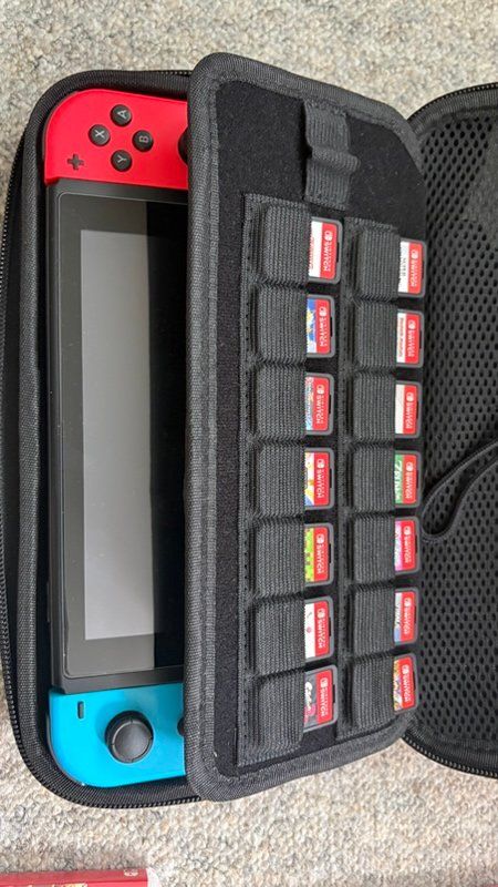 Nintendo Consoles: Nintendo Switch mit Zubehör – D'occasion à Wallisellen par 77433 5