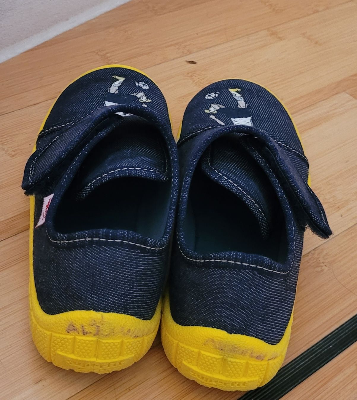 Schuhe für Jungen: Superfit Hausschuhe, Gr. 29, neuwertig – Gebraucht aus Winkel von Tongabonga 2