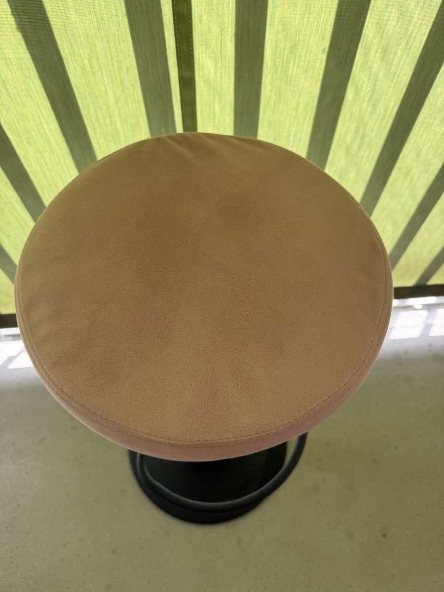 Tabourets: Adjustable Bar Stool, PinkSeat, Black Base, Great Condition! – D'occasion à Zürich par wil_2sm9 1