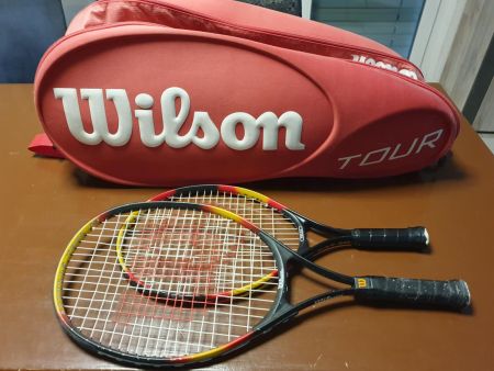 Sac de tennis vintage de marque Wilson et ses deux raquettes