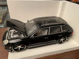 porsche cayenne    maisto 1:18