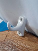 1 schöner antiker Wand Haken, Keramik weiss (3636#AEW0)