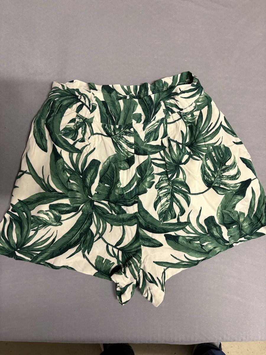 H&M Pantaloni: Damen Short,Gr.40;H&M – Usato da Winterthur venduto da Nena222