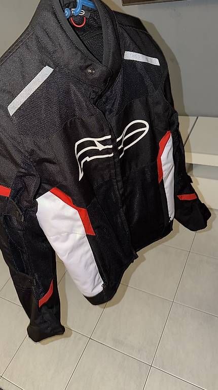 Giacche: giacca+ casco moto trattabili – Nuovo e nell'imballaggio originale da Biasca venduto da ani_hgk8 1