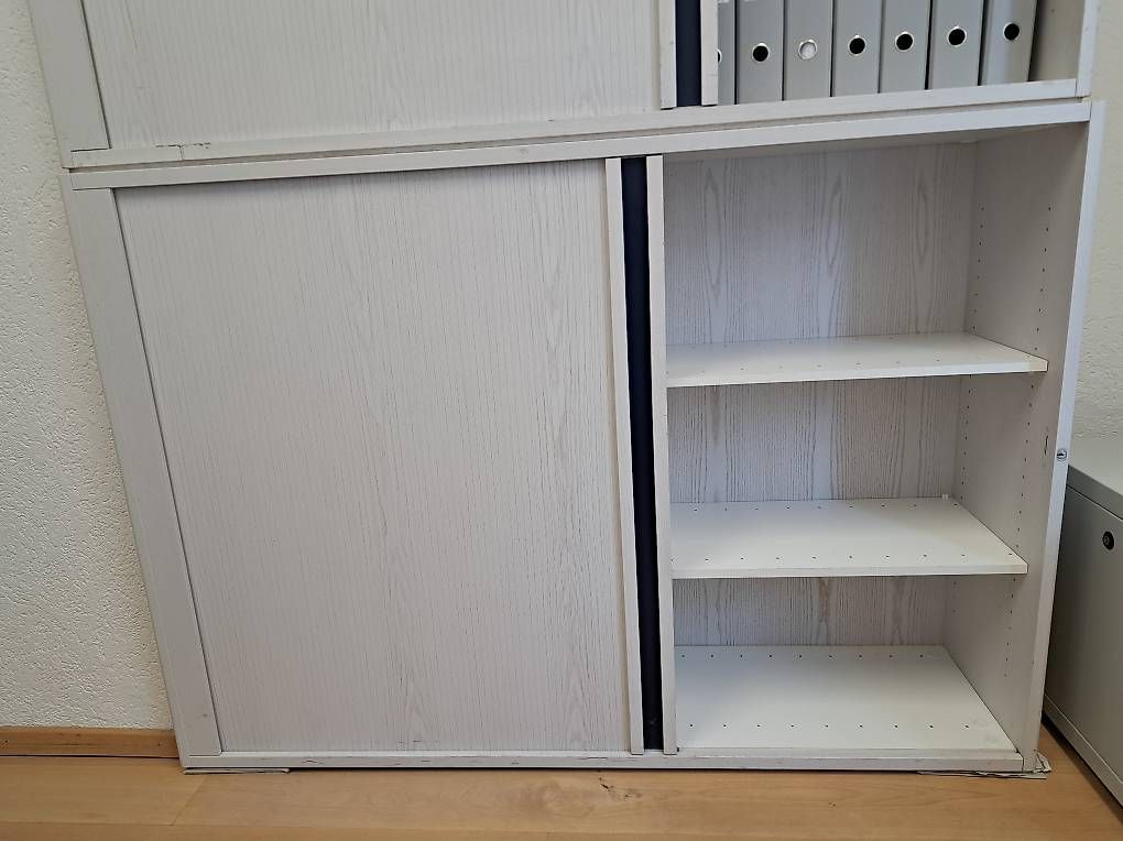 Armadi: Zemp Büromöbel Ordnerschrank – Usato da Uhwiesen venduto da Marthalen02