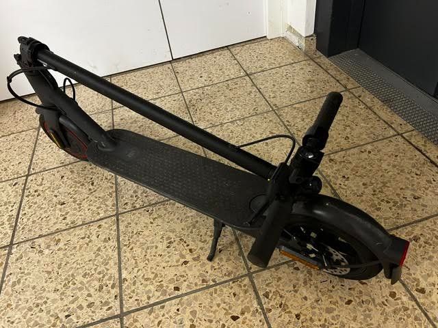 Scooters: Mi Elektroroller Ninebot Pro2, 25 h/km wenig gebraucht – Gebraucht aus Muttenz von Sila2 5