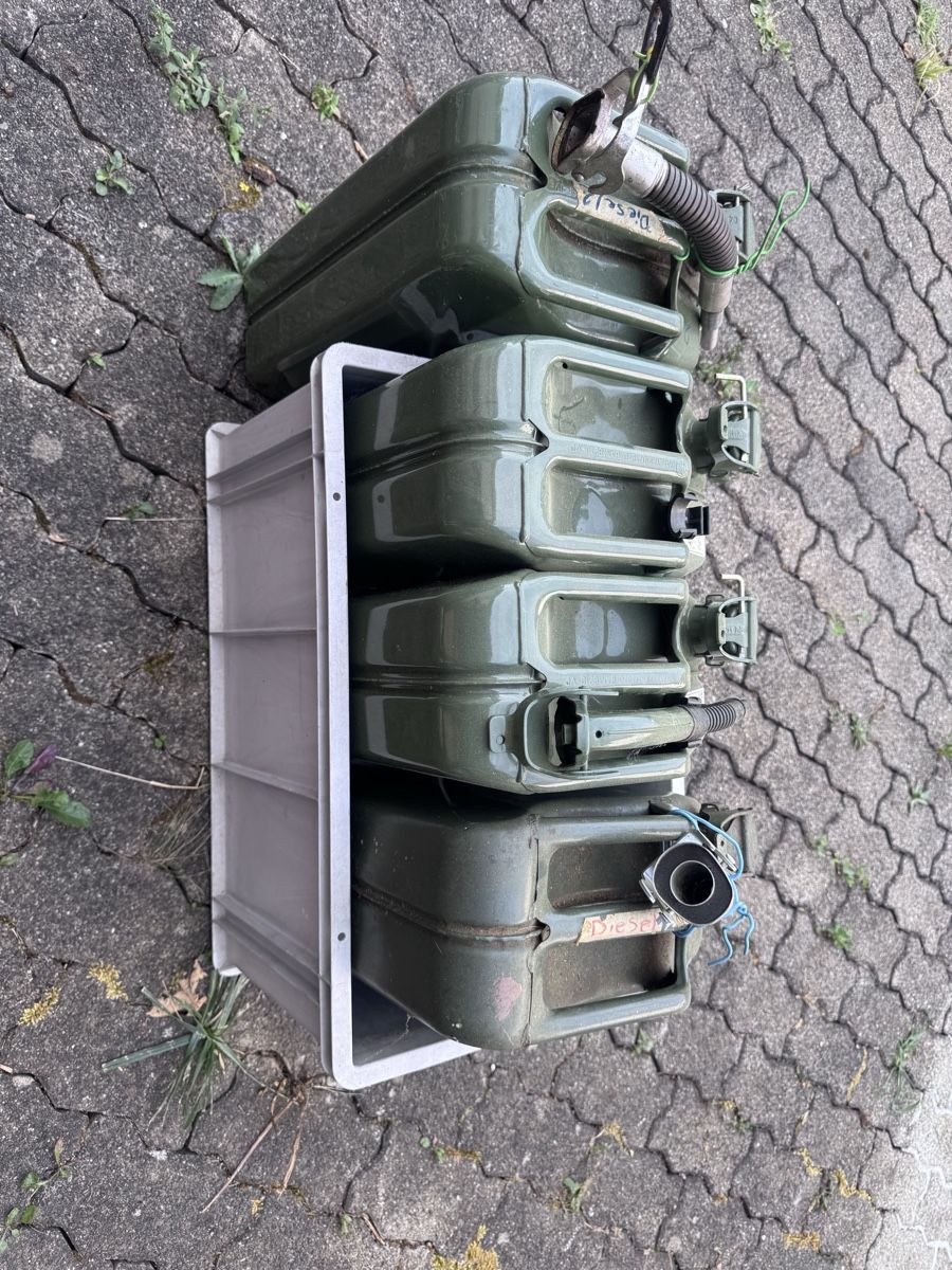 Bidons d’essence: Kanister 20L grün 4 Stk  – D'occasion à Hofstetten SO par Smari6 1
