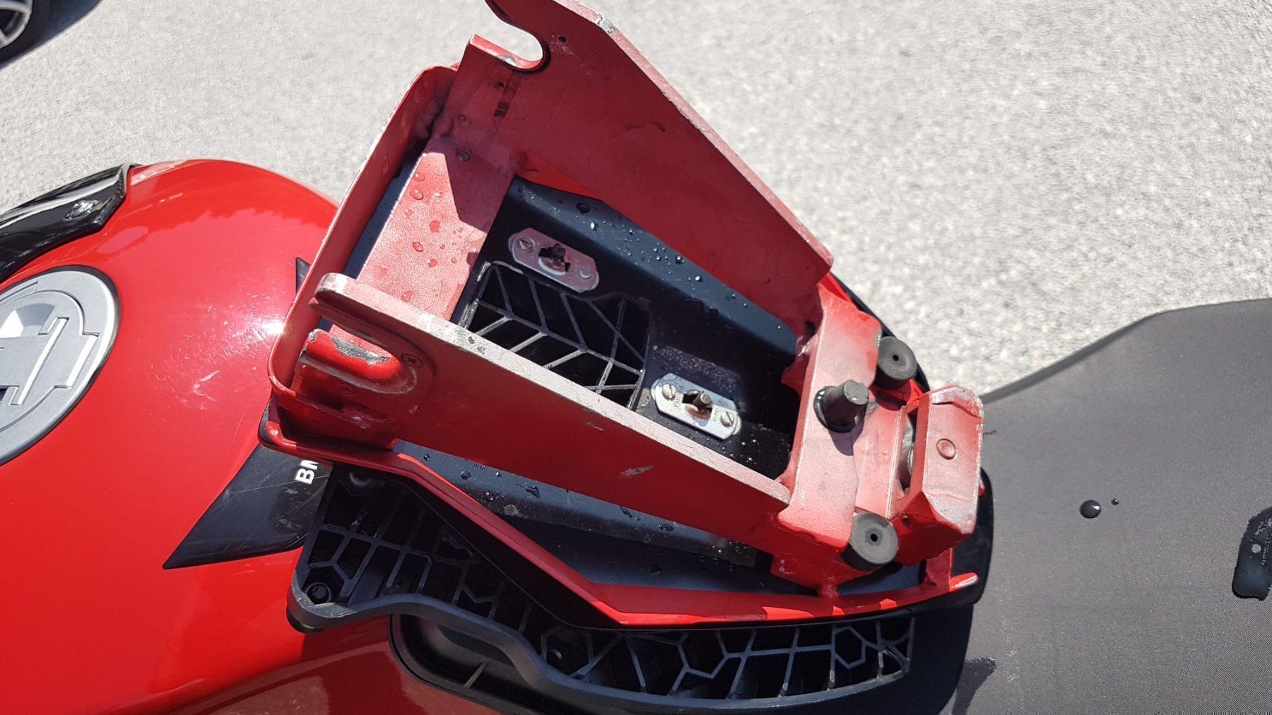 Strada: bmw s1000r support top case – Usato da Arvillard (Salins) venduto da Cloclo10 5