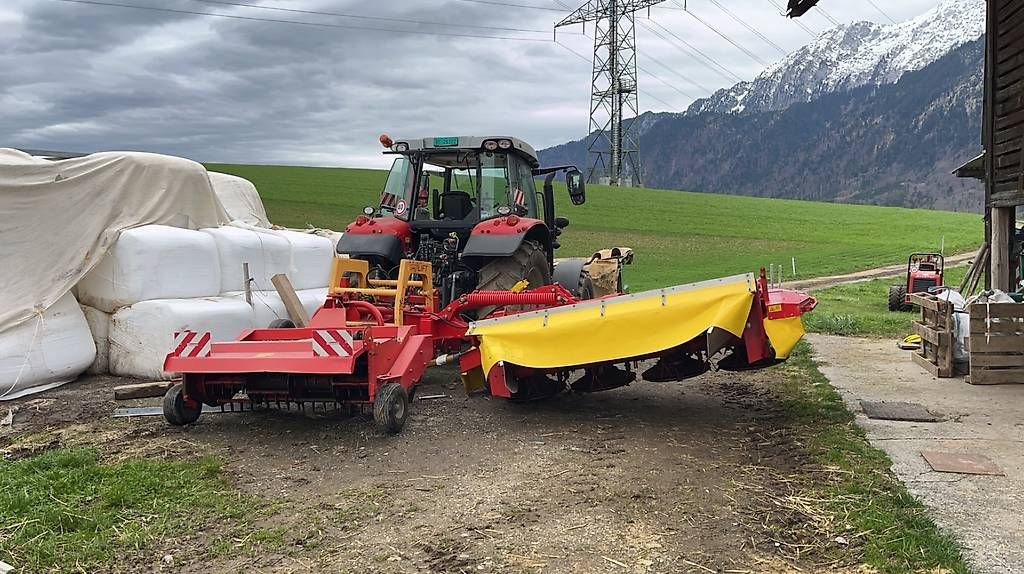 Tracteurs: Pöttinger Seitenmähwerk mit hitch – D'occasion à Uebeschi par pat_rv82 2