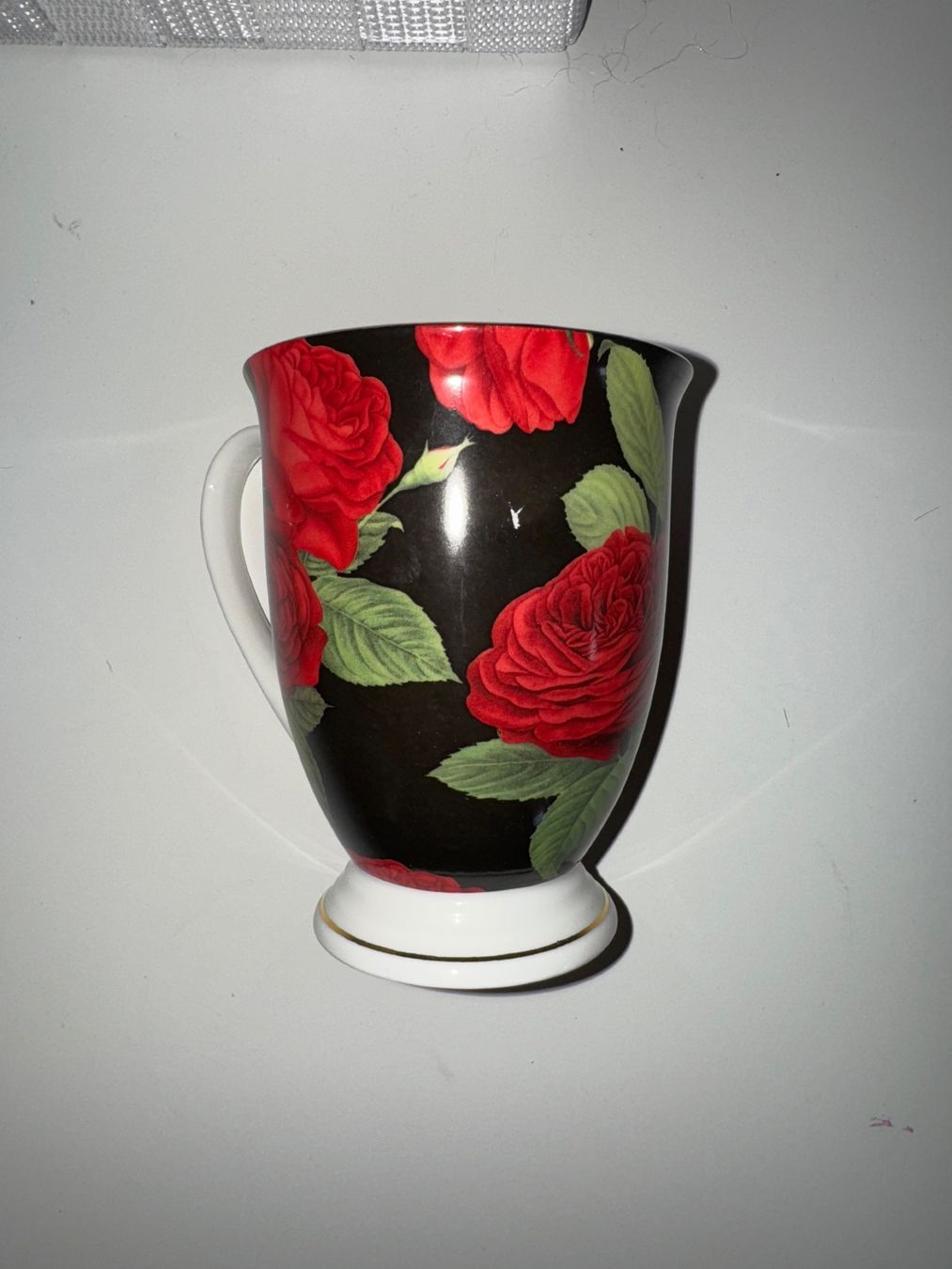 Tassen: Schöne Teetasse mit Rosenmuster – Gebraucht aus Grosswangen von Second_hand_paradise 1