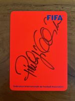 FIFA rote Karte mit Unterschrift von Pierluigi Collina